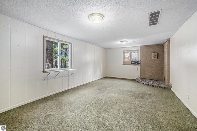 2514 N West Silver Lake Road, Traverse City, MI 49685