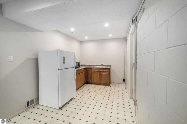 2514 N West Silver Lake Road, Traverse City, MI 49685