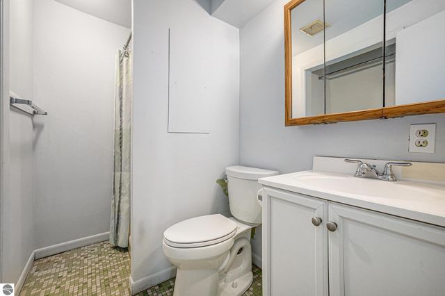 2514 N West Silver Lake Road, Traverse City, MI 49685