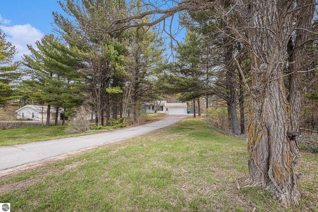 2514 N West Silver Lake Road, Traverse City, MI 49685