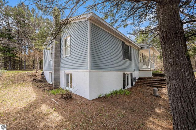 2514 N West Silver Lake Road, Traverse City, MI 49685