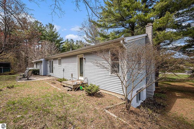 2514 N West Silver Lake Road, Traverse City, MI 49685