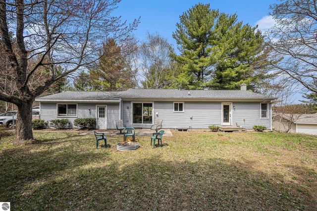 2514 N West Silver Lake Road, Traverse City, MI 49685