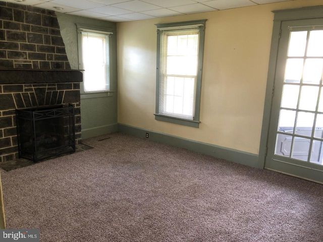 3017 MAIN ST, Green Lane, PA 18054
