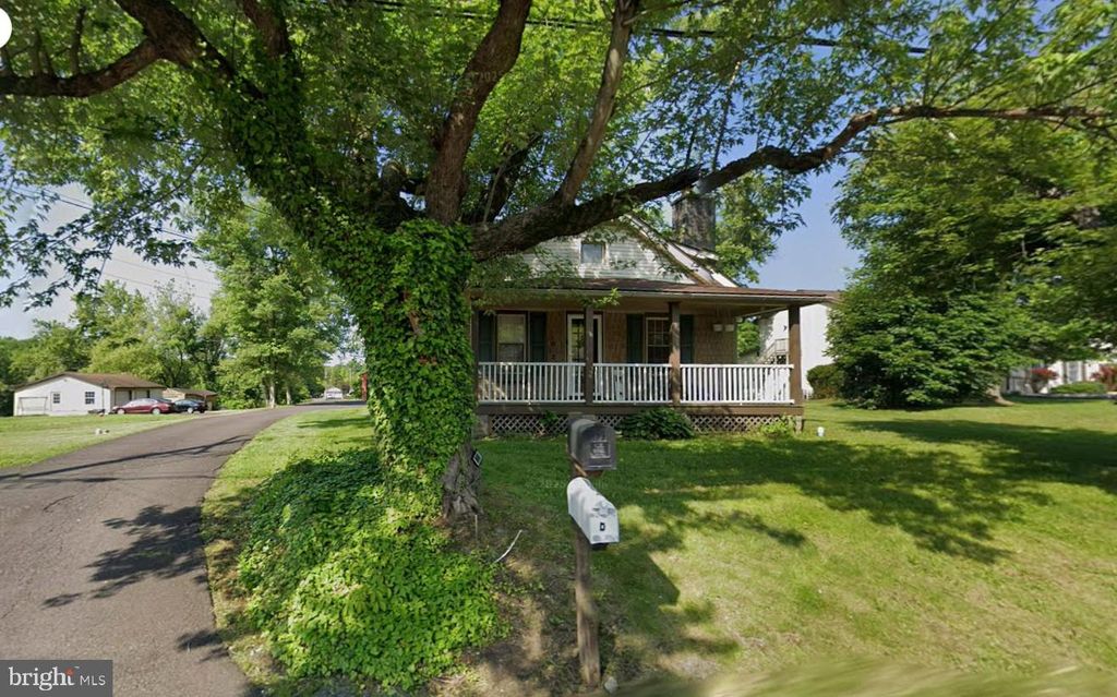 3017 MAIN ST, Green Lane, PA 18054