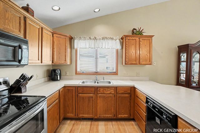 1793 Lakeview Drive, Zeeland, MI 49464