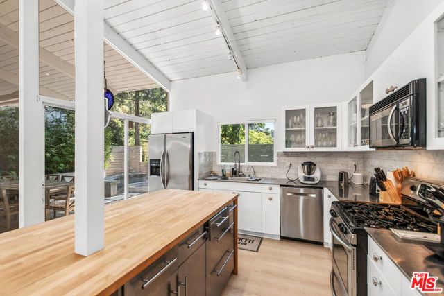 2149 Basil Lane, Los Angeles, CA 90077