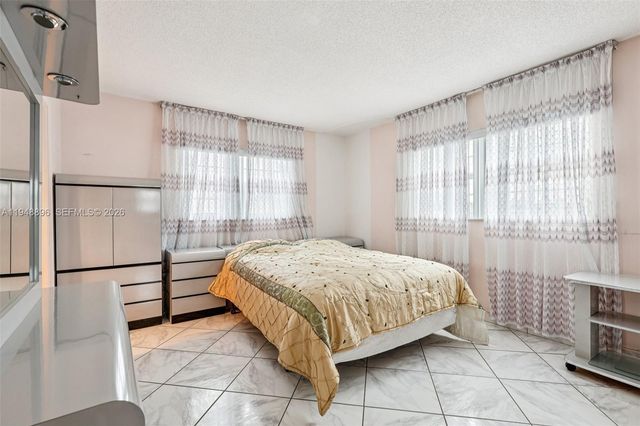 319 NE 14th Ave 501, Hallandale Beach, FL 33009