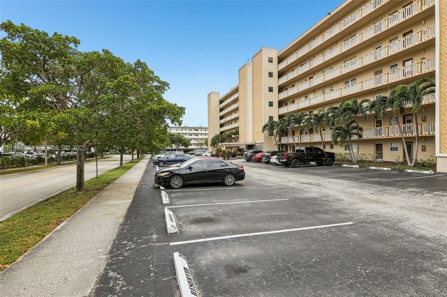 319 NE 14th Ave 501, Hallandale Beach, FL 33009