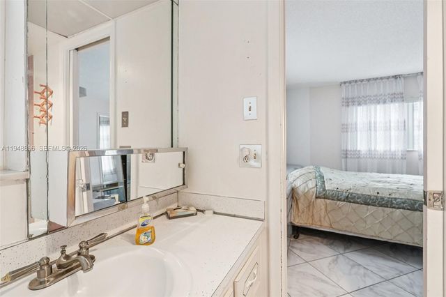 319 NE 14th Ave 501, Hallandale Beach, FL 33009