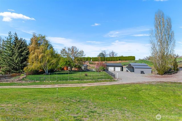 2524 NE J Street, East Wenatchee, WA 98802