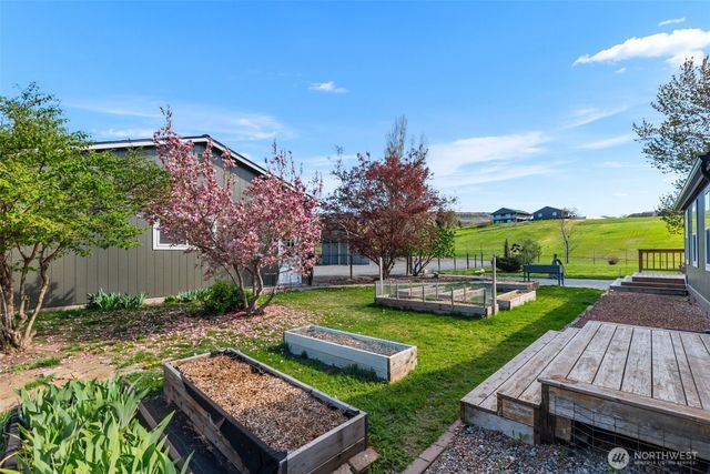 2524 NE J Street, East Wenatchee, WA 98802