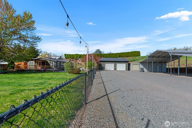 2524 NE J Street, East Wenatchee, WA 98802