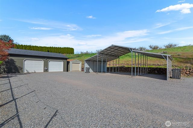 2524 NE J Street, East Wenatchee, WA 98802