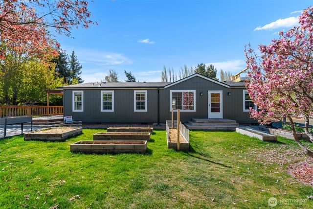 2524 NE J Street, East Wenatchee, WA 98802