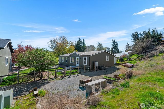 2524 NE J Street, East Wenatchee, WA 98802