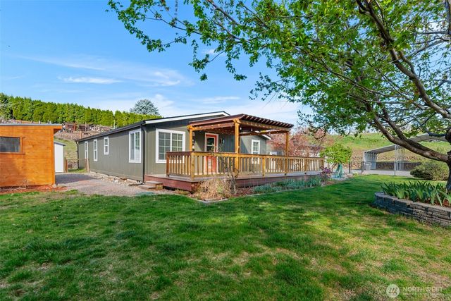 2524 NE J Street, East Wenatchee, WA 98802