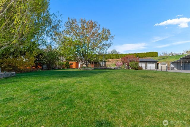 2524 NE J Street, East Wenatchee, WA 98802