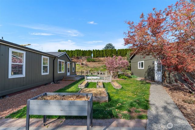 2524 NE J Street, East Wenatchee, WA 98802