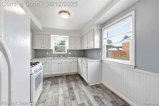 6816 Mansfield Street, Garden City, MI 48135