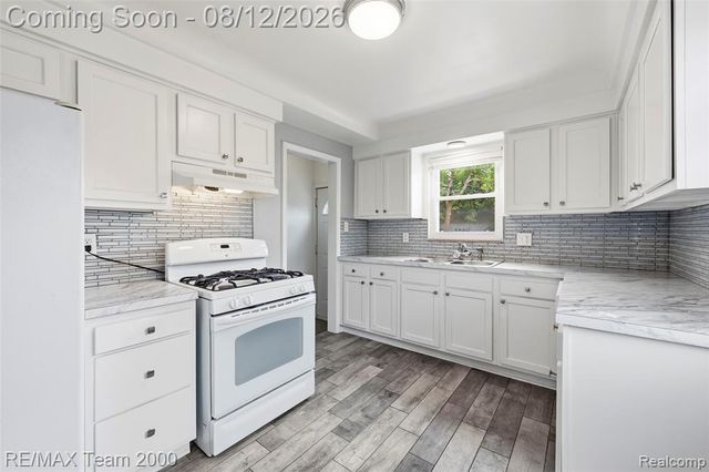 6816 Mansfield Street, Garden City, MI 48135