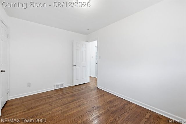 6816 Mansfield Street, Garden City, MI 48135