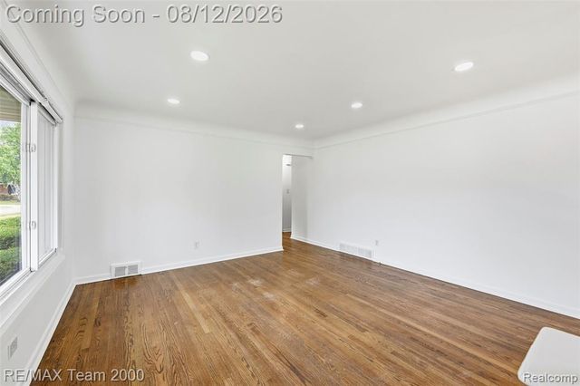 6816 Mansfield Street, Garden City, MI 48135