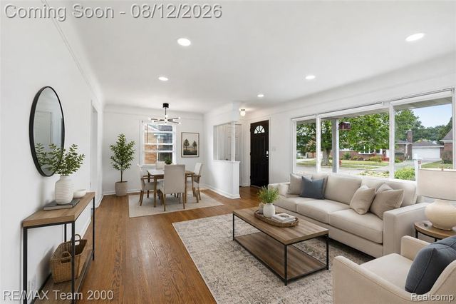 6816 Mansfield Street, Garden City, MI 48135