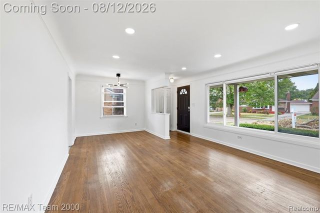 6816 Mansfield Street, Garden City, MI 48135