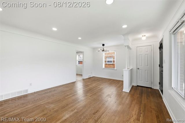 6816 Mansfield Street, Garden City, MI 48135