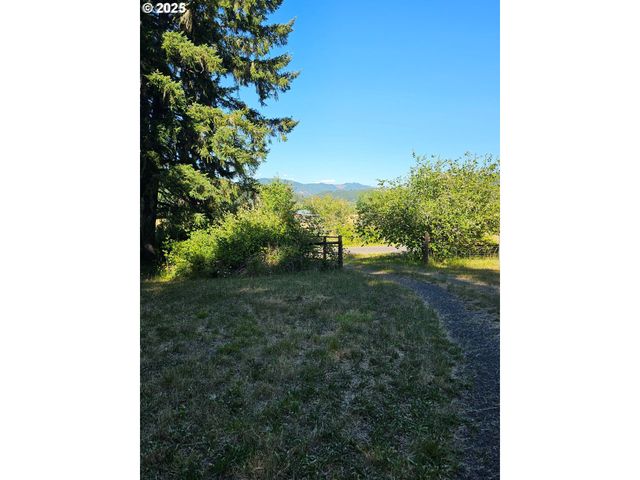 82168 HANNA Rd, Dexter, OR 97431