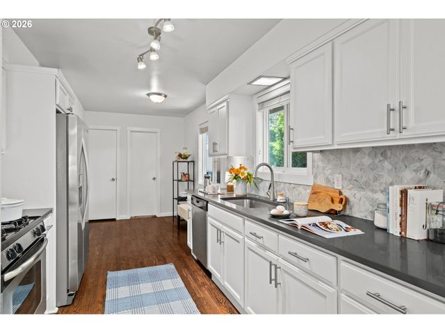 13070 Sw EDGEWOOD St, Portland, OR 97225