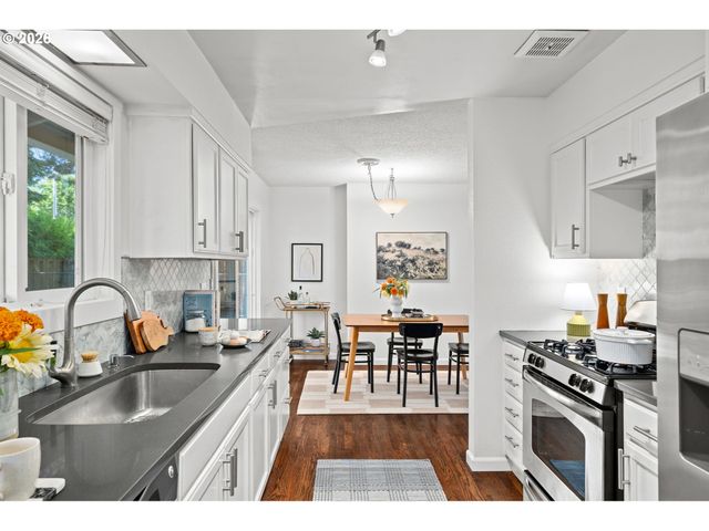 13070 Sw EDGEWOOD St, Portland, OR 97225