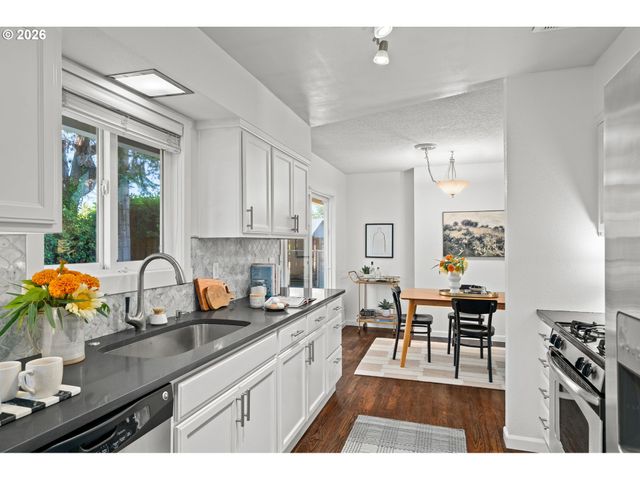 13070 Sw EDGEWOOD St, Portland, OR 97225