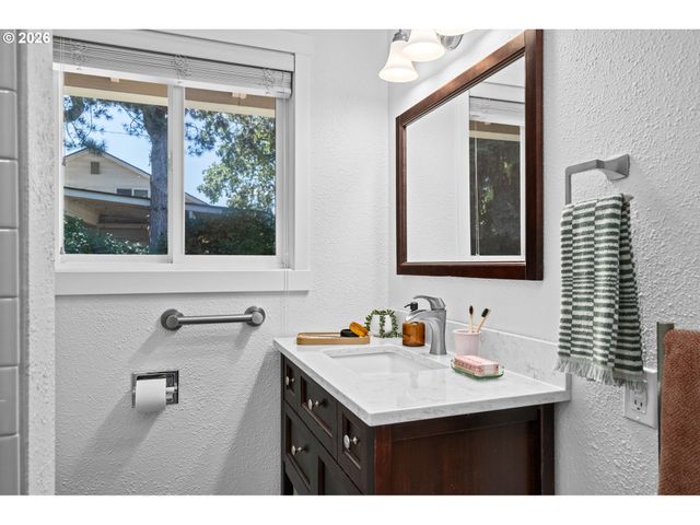 13070 Sw EDGEWOOD St, Portland, OR 97225