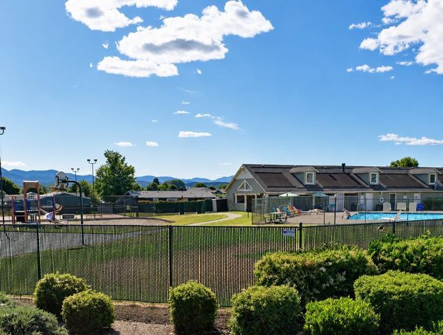 2244 Evan Way, Central Point, OR 97502