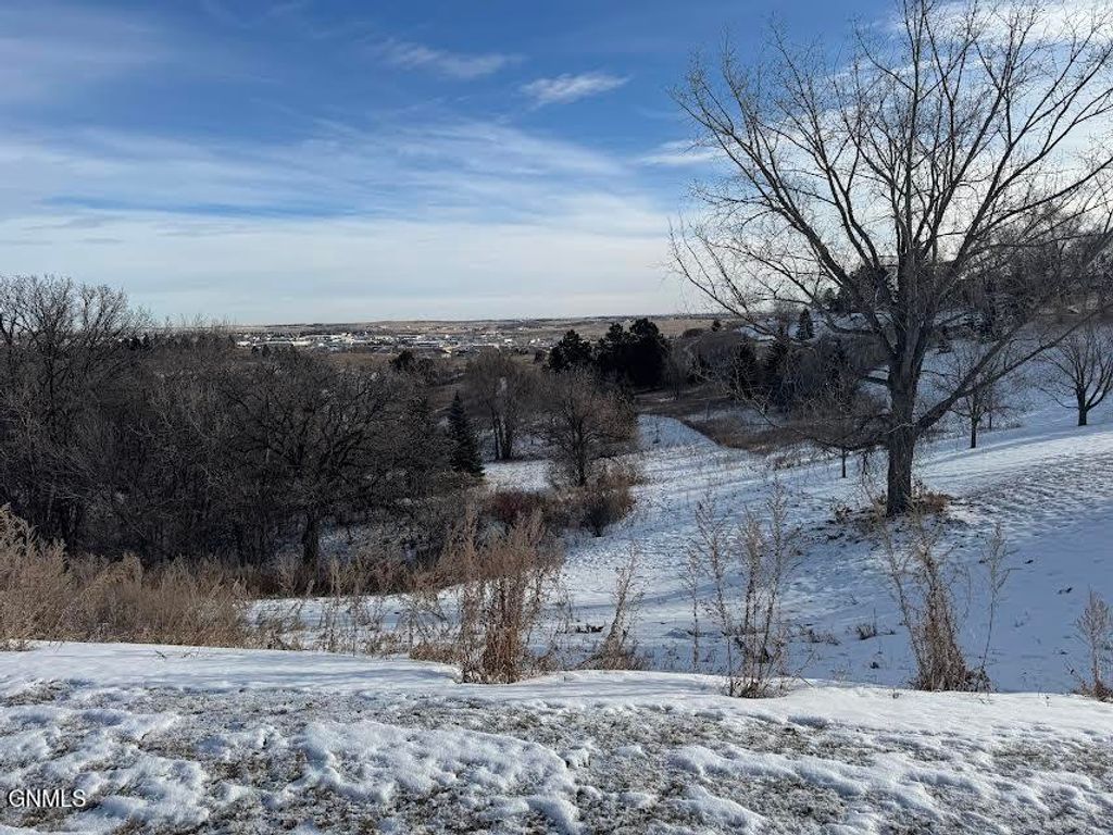1313 N 26th Street, Bismarck, ND 58501