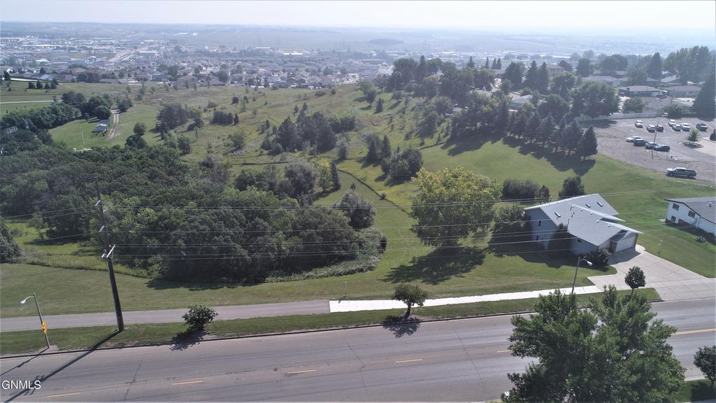 1313 N 26th Street, Bismarck, ND 58501 photo 17