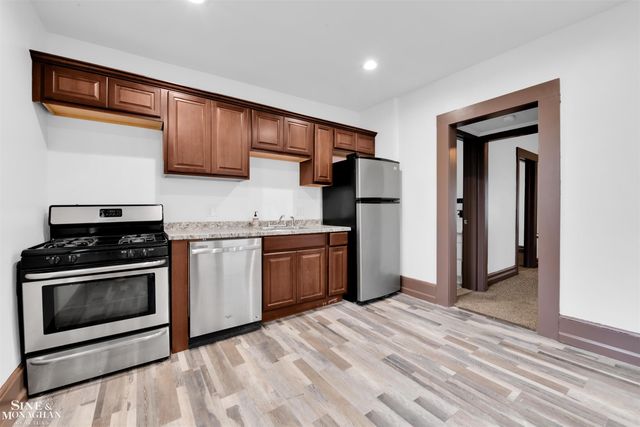 1083 Lakepointe Street, Grosse Pointe Park, MI 48230