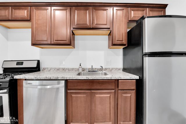 1083 Lakepointe Street, Grosse Pointe Park, MI 48230