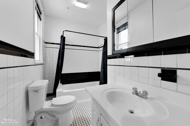 1083 Lakepointe Street, Grosse Pointe Park, MI 48230