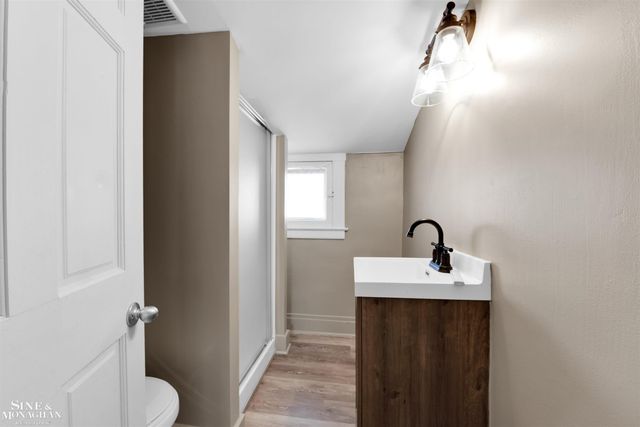 1083 Lakepointe Street, Grosse Pointe Park, MI 48230