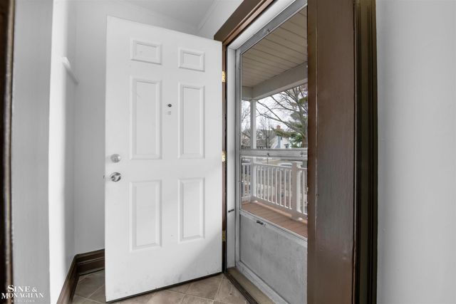 1083 Lakepointe Street, Grosse Pointe Park, MI 48230