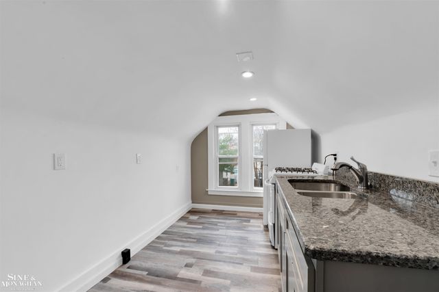 1083 Lakepointe Street, Grosse Pointe Park, MI 48230