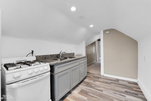 1083 Lakepointe Street, Grosse Pointe Park, MI 48230