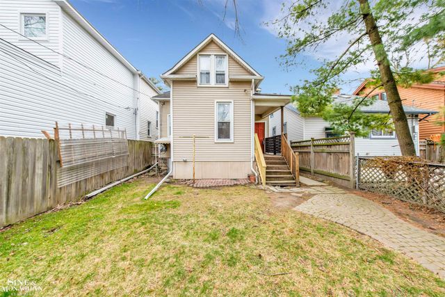 1083 Lakepointe Street, Grosse Pointe Park, MI 48230