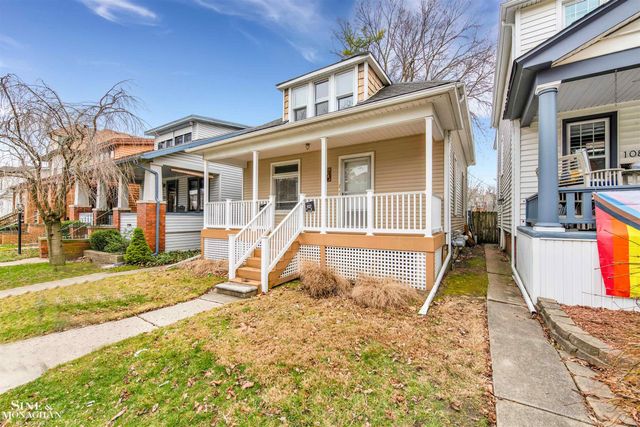 1083 Lakepointe Street, Grosse Pointe Park, MI 48230