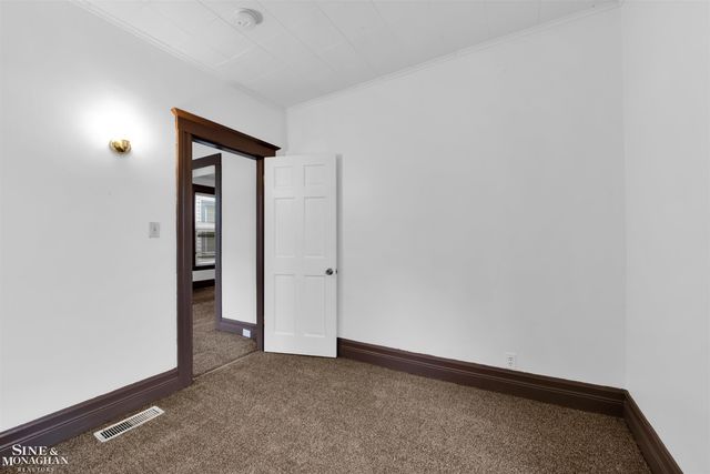 1083 Lakepointe Street, Grosse Pointe Park, MI 48230