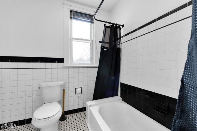 1083 Lakepointe Street, Grosse Pointe Park, MI 48230