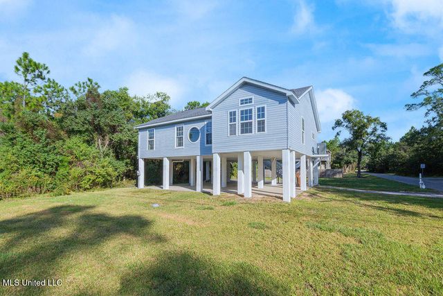 316 Bayview Street, Pass Christian, MS 39571